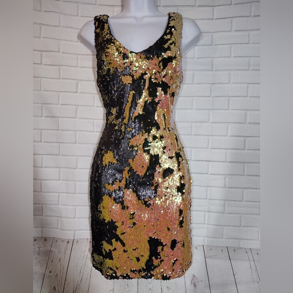 Aakaa Yellow Gold and Black Reversible Sequin Party Dress - Picture 3 of 8
